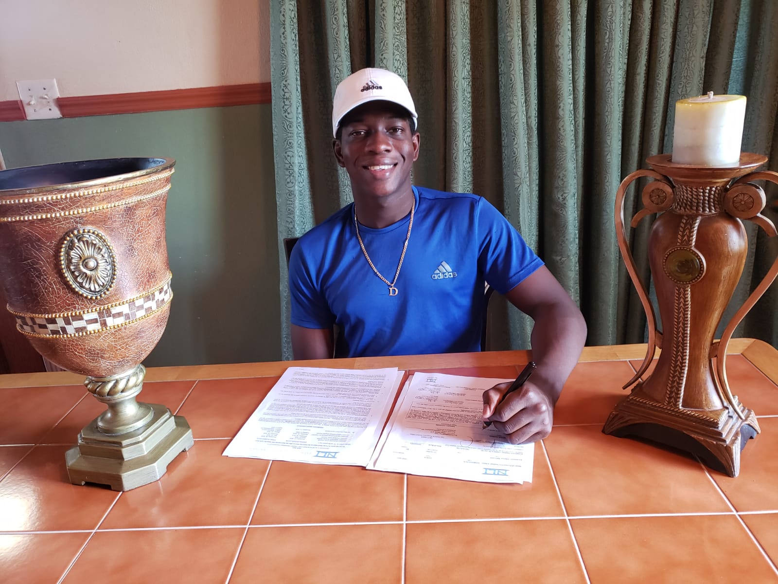 Donte Signs